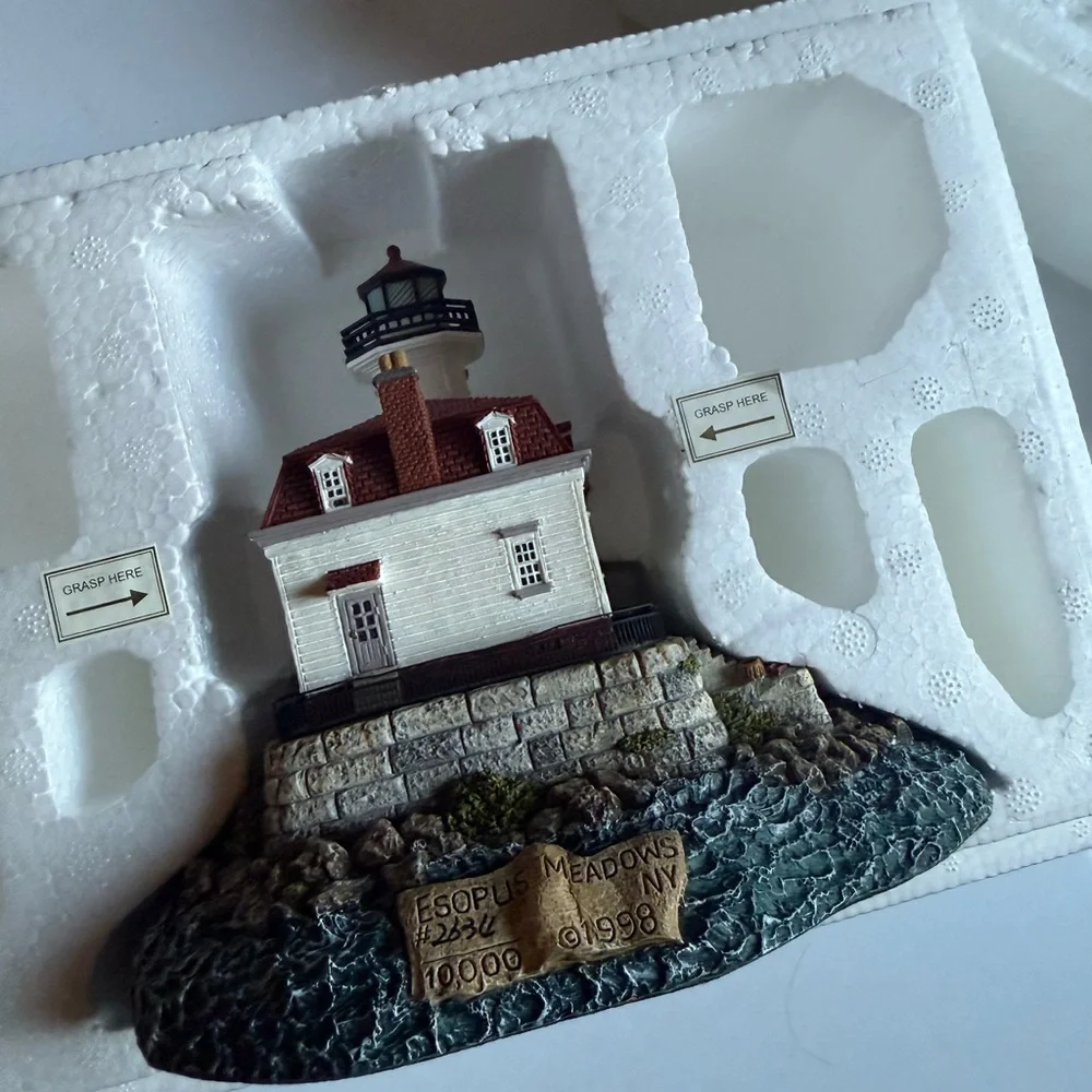 Esopus Meadows NY  Lighthouse Model. HARBOUR LIGHTS COLLECTION‎ - #231